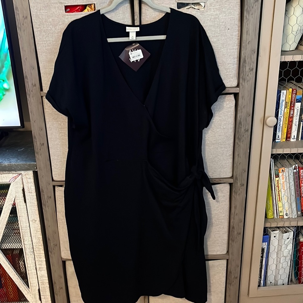 Gorgeous wrap dress with pockets 3x NWT